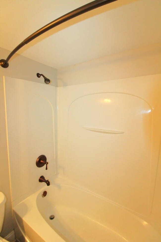 Building Photo - 2 Bedroom Condo on Park Road!