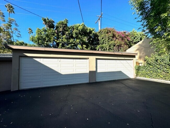 Building Photo - 1810 Milan Ave