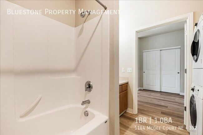 Building Photo - 1144 Mcgee Ct NE