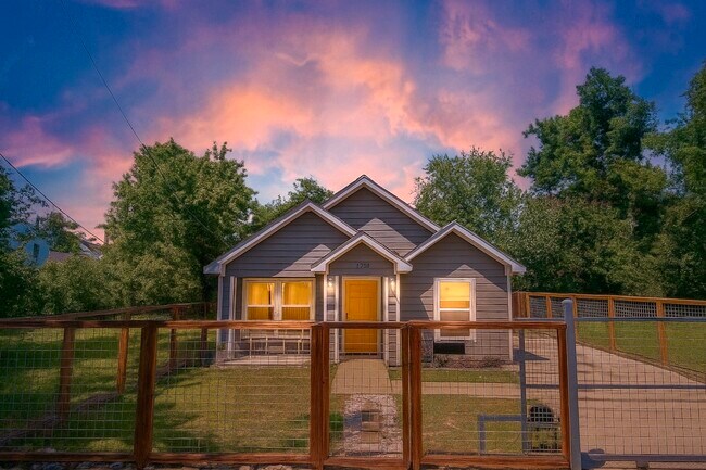 Primary Photo - 3205 Rosalie St