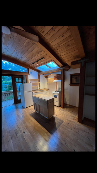 Kitchen (refrigerator and island configuration can be changed) - 1417 Old Topanga Canyon Rd