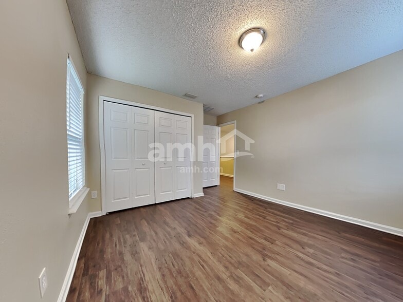 Building Photo - 9734 Hazel Lake Dr