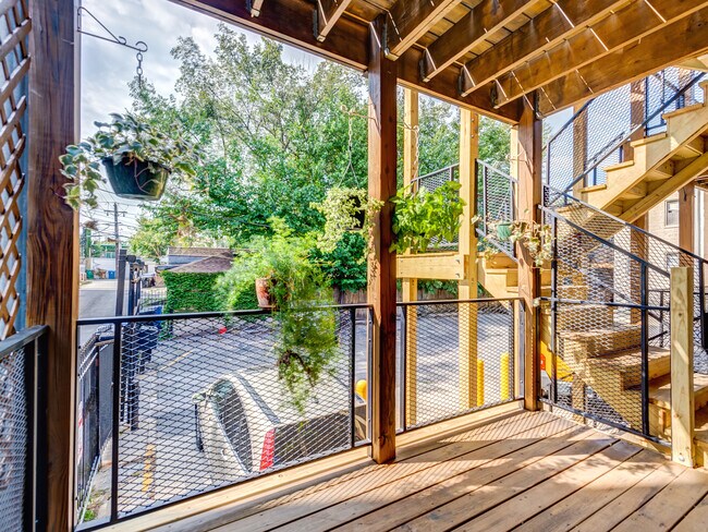 Building Photo - 7020 N Paulina St