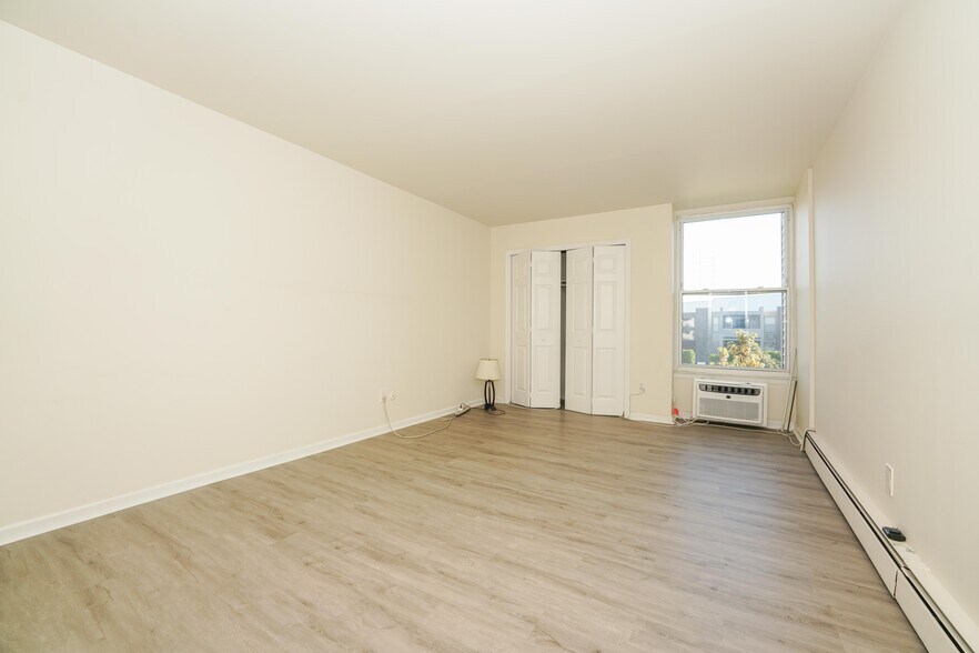 Primary Photo - 1 River Rd