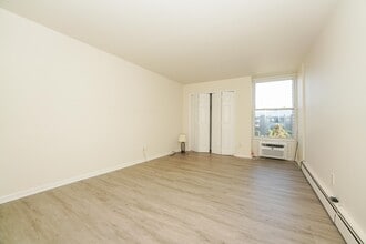 Building Photo - 1 River Rd