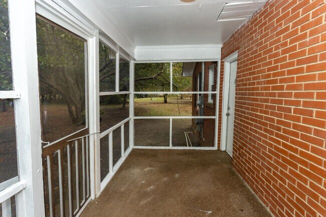 Building Photo - Welcome to this Newly Remodeled Home in a Stellar Location
