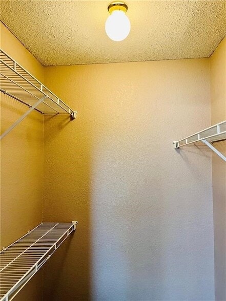 Building Photo - 1160 S Jasmine Ln