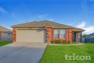 Building Photo - 1810 Millbrook Dr