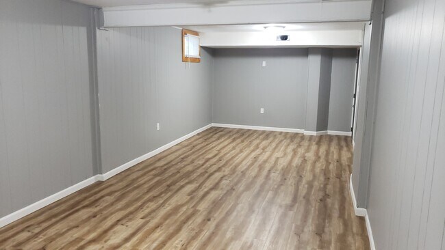 3-rd bedroom/ playroom - 411 W Linden Ave