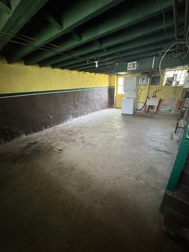 Building Photo - 2-Bedroom Home with Spacious Yard in Junia...