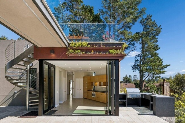 Building Photo - 1435 Lakeview Dr