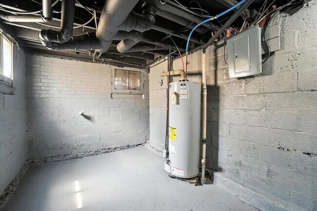 Building Photo - 887-889-889 E Livingston Ave