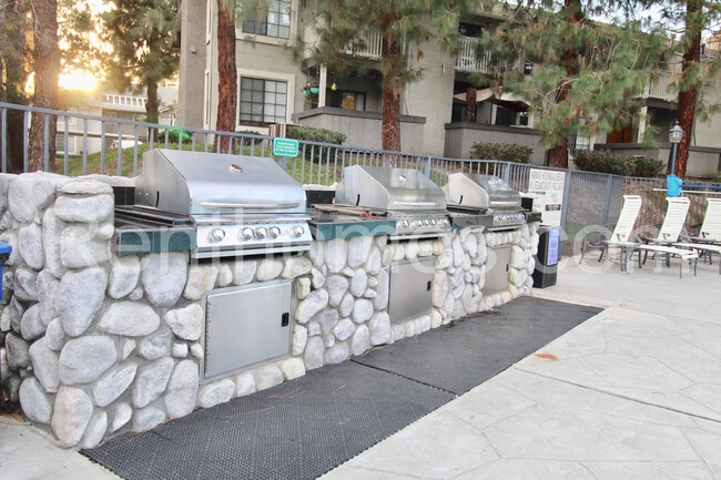 Building Photo - Rancho Bernardo, 14912 Avenida Venusto #6 - Brand New Carpet! Granite Counters, Comm Pool, Spa, T...