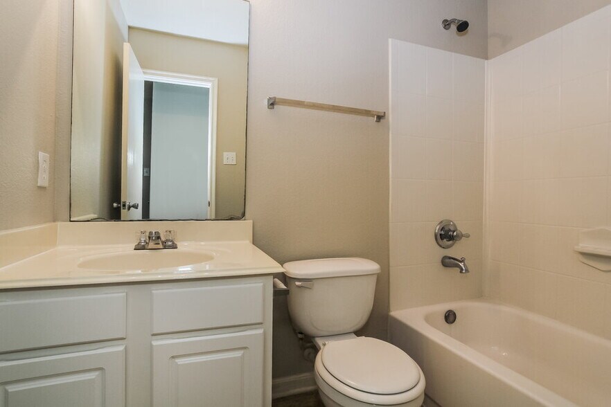 Building Photo - 8107 Sanders Glen Ln