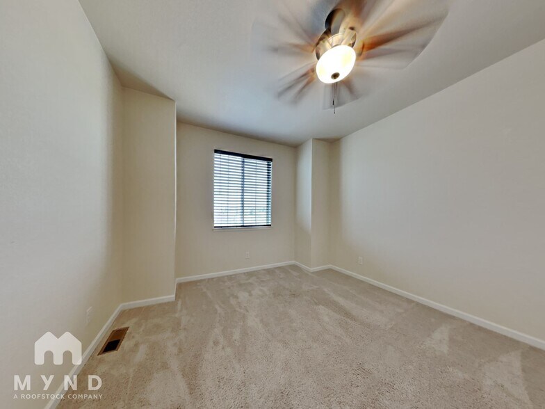 Building Photo - 8912 Red Bud St