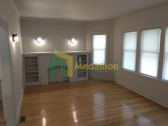 Building Photo - 9418 S Ada St
