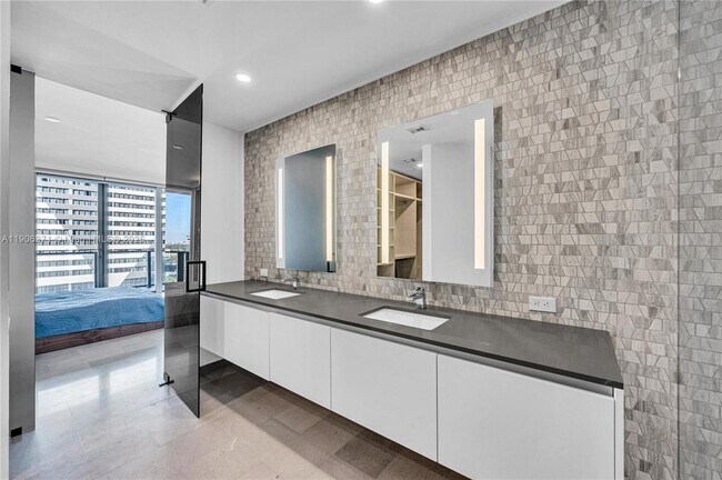 Building Photo - 88 SW 7th St