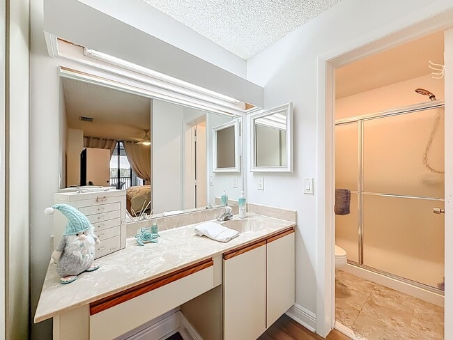 Building Photo - Gorgeous 3 bedroom Corner Unit with Lake view in Coconut Creek