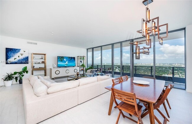 Building Photo - 1000 Brickell Plaza