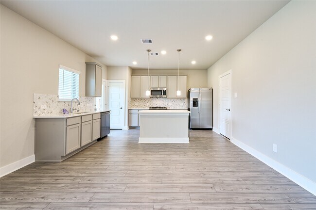 Building Photo - 10533 Preserve Wy