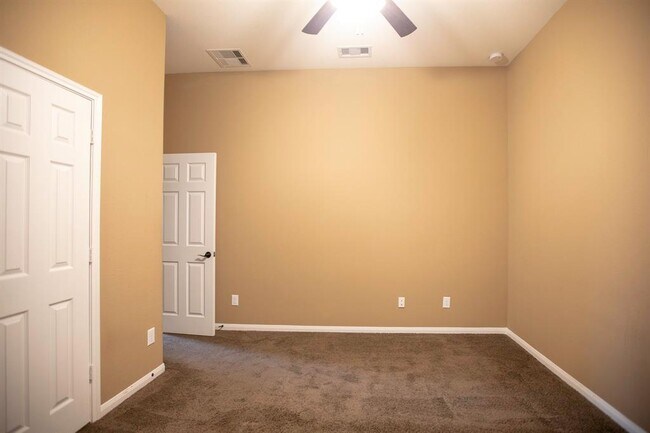 Building Photo - 5755 Slate Valley Ct