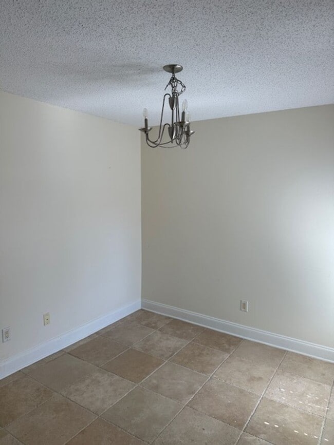 Building Photo - Beautiful Home in desirable River Gate!!!