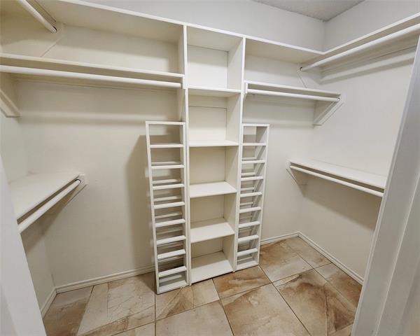 Building Photo - 2131 Ridgecliff Dr