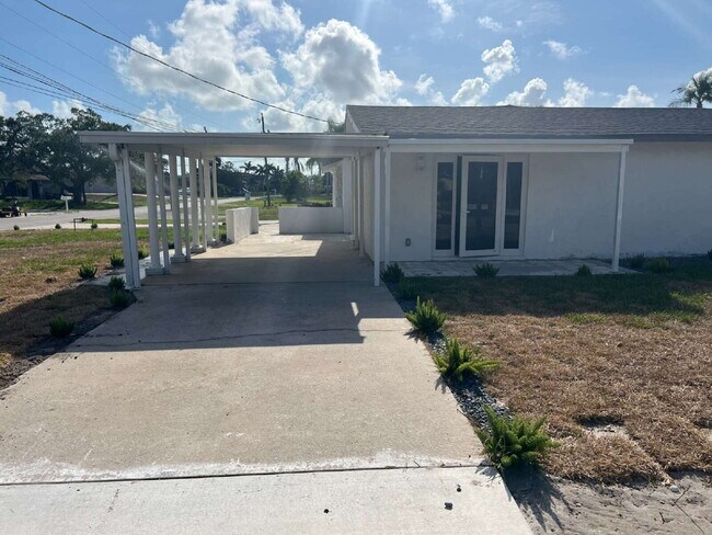 Primary Photo - "Charming 2-Bed Retreat Waterfront W/Pool ...