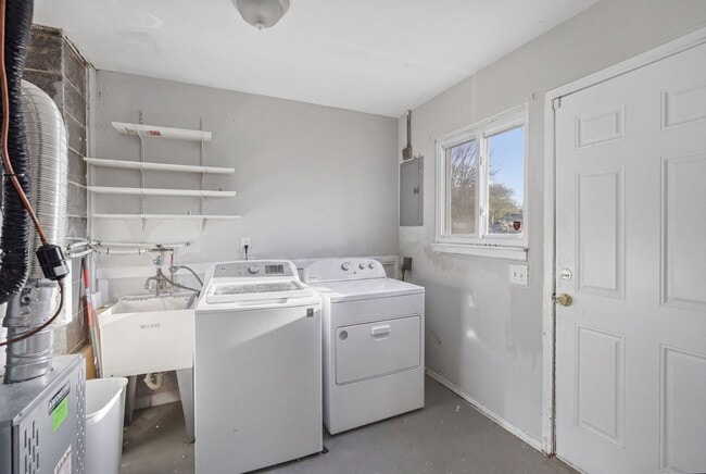 Building Photo - Come see your new home!