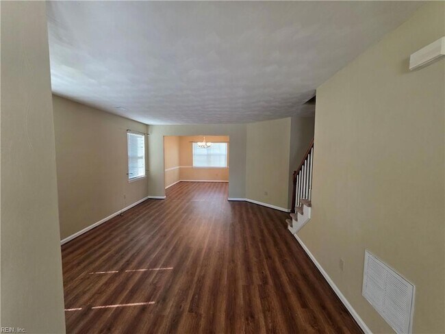 Building Photo - 1460 Berkshire Dr