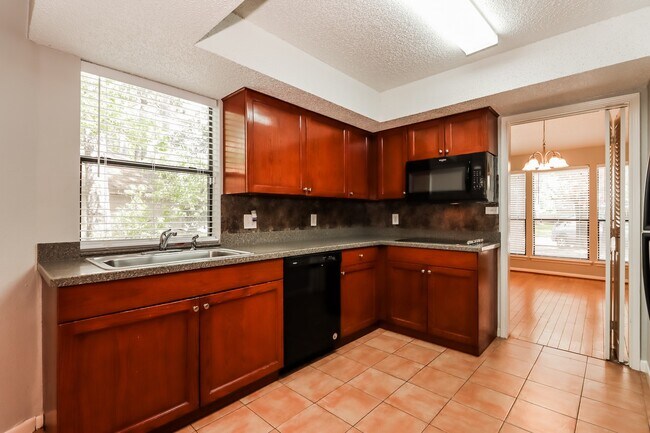 Building Photo - 334 Cypresswood Dr