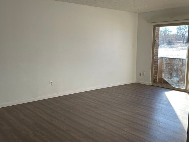 Building Photo - Fully Updated Gunbarrel Condo 2 Bedroom & 2 Bath