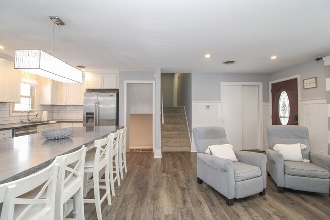 Building Photo - 213 Blueberry Dr