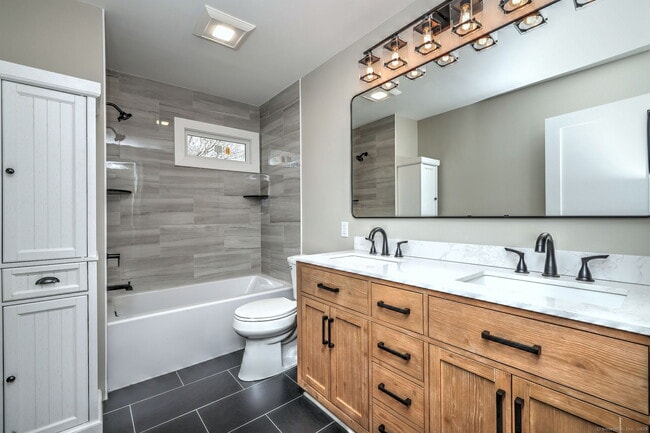 Building Photo - 155 Pastors Walk