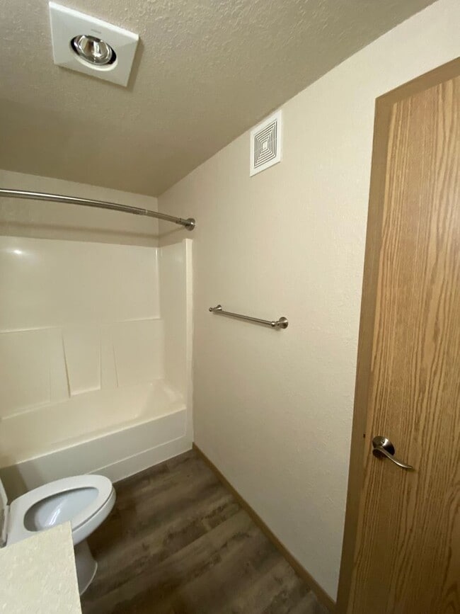 Building Photo - Two bedroom with balcony