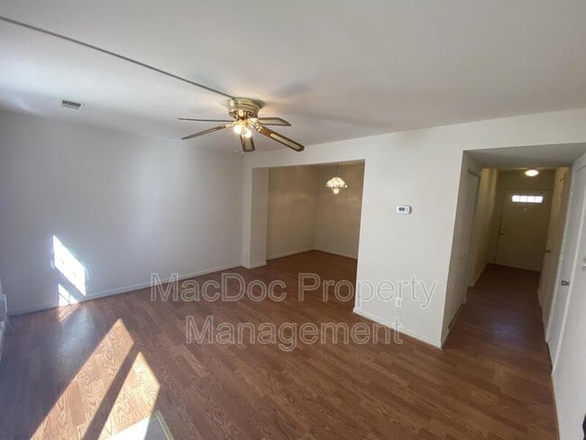 Building Photo - 108 Kings Mill Dr