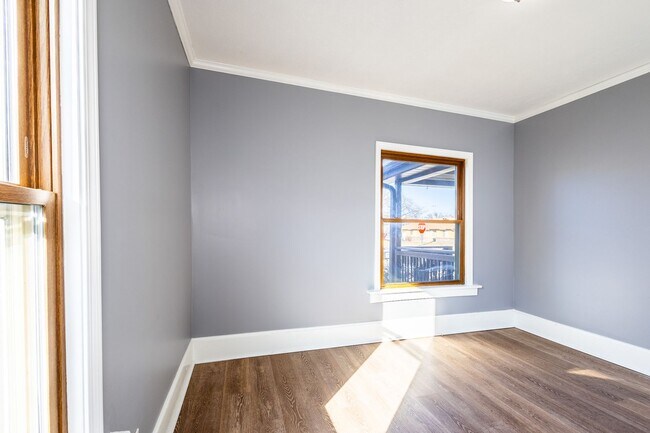 Building Photo - Updated 2 Bed/1 Bath Home with Spacious Detached Garage.