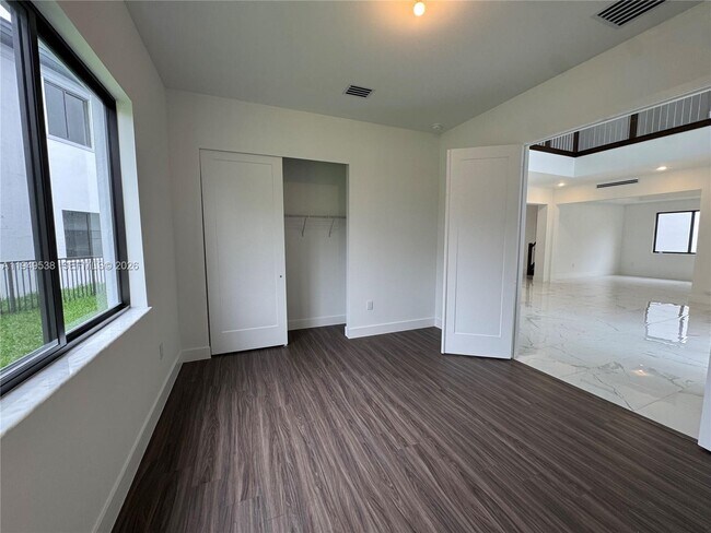 Building Photo - 19670 NE 14th Ct