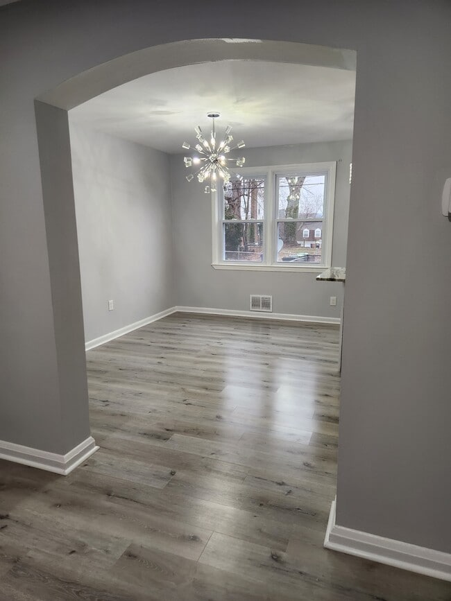 Building Photo - 1352 Walker Ave