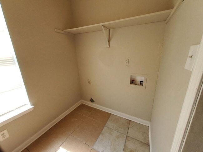 Building Photo - 4582 Summer Creek N