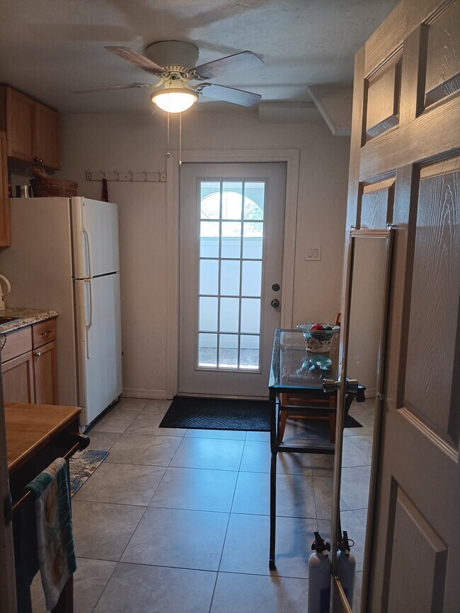 Kitchen door out to Lanai - 12890 Spencer St