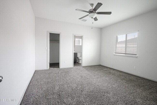 Building Photo - 461 Villa Ysleta