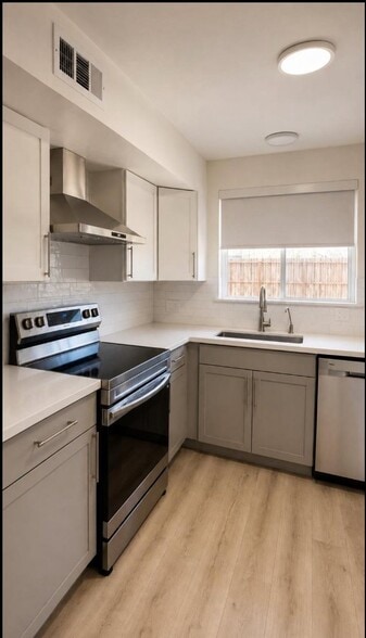 Building Photo - 9511 Bollingbrook Dr