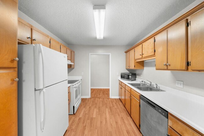 Building Photo - 102 Echo Way
