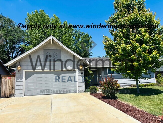 Building Photo - Beautiful 3BD/ 2BA Arden Arcade Home with Spacious Yard In Highly Desirable Location!