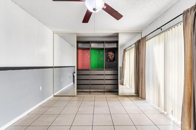 Building Photo - 2410 24th Way