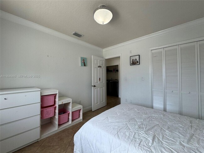 Building Photo - 2875 W 72nd Terrace