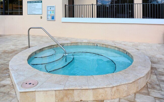 Building Photo - 2BR/2BA Lake View Condo in Heritage Oaks Golf & Country Club