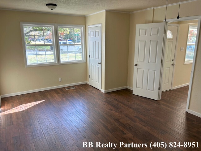 Building Photo - 2718 S Richmond Ave