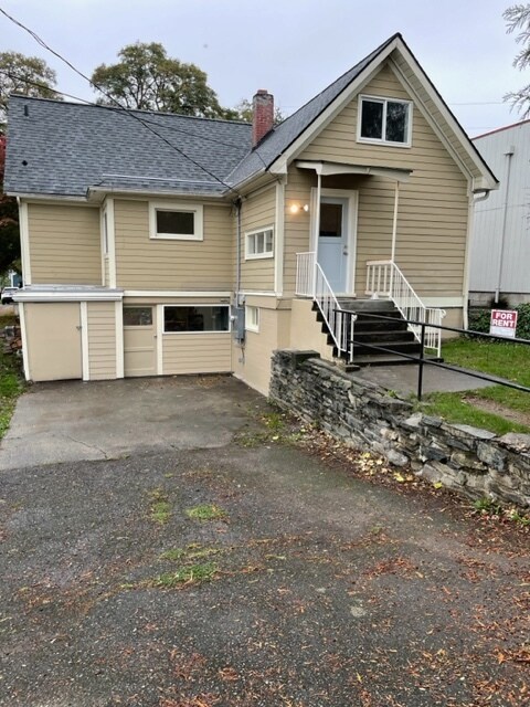 View of back of house - 1101 Newell St